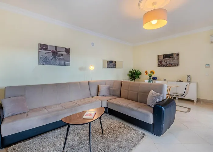 Colibri By Interhome Patroves